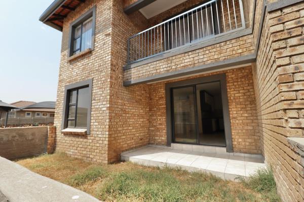 Clover Ridge - Beautiful Apartment - Sectional Title  - No Transfer or Bond Costs - 100% Bonds Available - Save over R 40000 on ...