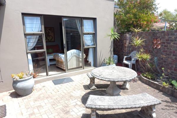 Student accommodation available for female students in sought after area of Summerstrand. Rooms available from R3950 to R4700 per ...