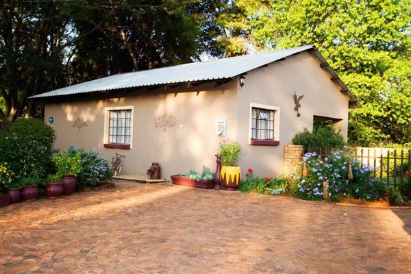 This lovely stand alone and fenced off cottage is located in Pendale Randvaal area 
The ...