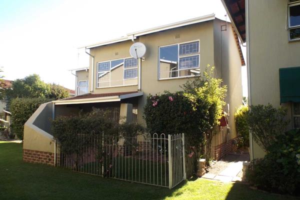 Discover this immaculate duplex nestled in the heart of Farrarmere, offering the perfect ...