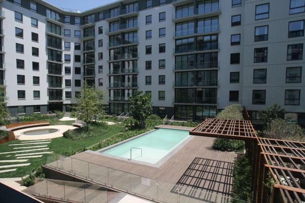 5th Floor, north facing with amazing view toward Sandton City and the Wanderers Golf course. 1 bedroom en-suite apartment. Beautiful ...