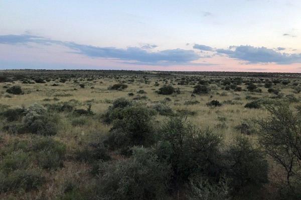 Farm located 110 km from Kimberley on the Ghaapse Mountain and &#177; 15 km from the small town of Ulco.  The farm is an inside farm ...