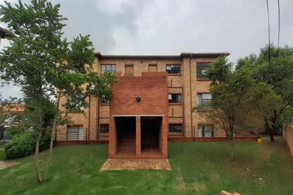 Spacious Upstairs Unit in Weltevreden Park

This generously sized unit offers a ...