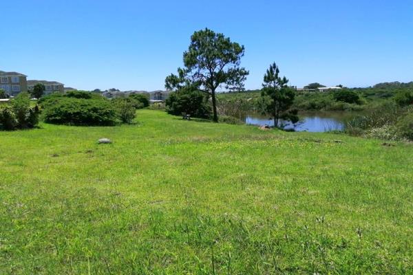 10 prestigious, serviced plots available - overlooking a beautiful dam at Gonubie Palms.

Each plot is approximately 300 - 350 sqm in ...