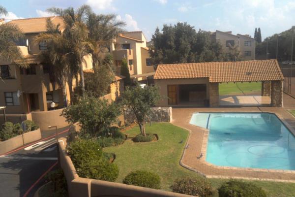 Beautiful Townhouse to rent in Lakefield ,Benoni.
This townhouse is situated on the ...