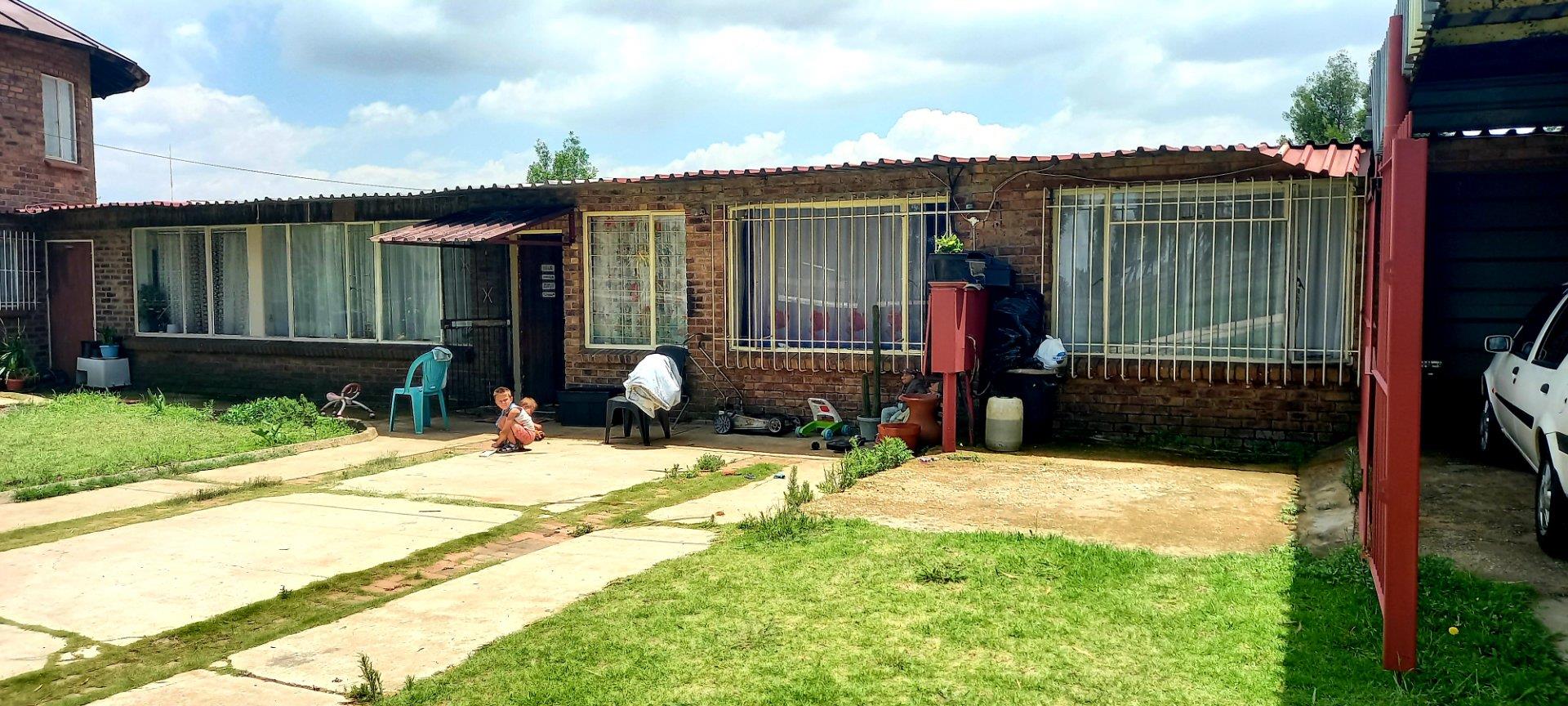 3 Bedroom House for sale in Vischkuil P24112881701