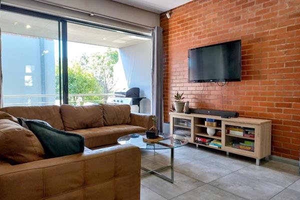 This modern, spacious 2 bedroom, 1 bathroom apartment is perfect for the young couple, student or young professional and is excellently ...