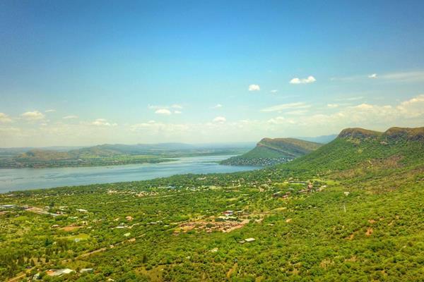 This 29.3 ha land is situated on the southern slope of the Magalies Mountain range with ...