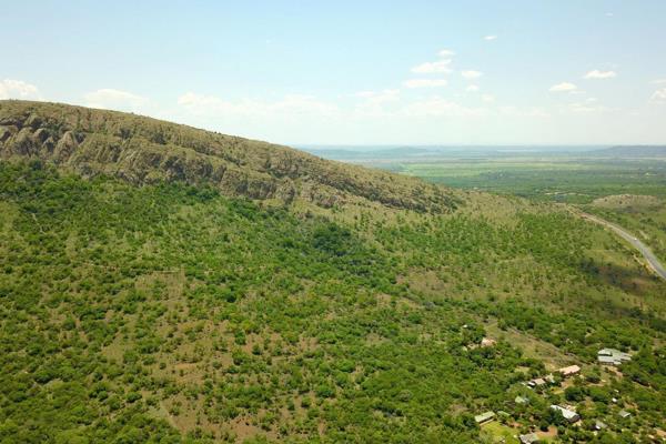 This 30.2 ha land is situated on the south-eastern slope of the Magalies Mountain range ...