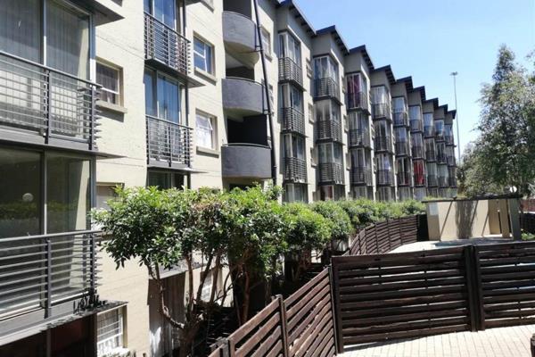 Immediate occupation. 

This is a spacious 1 bedroom and 1 bath apartment near M1 Smit ...