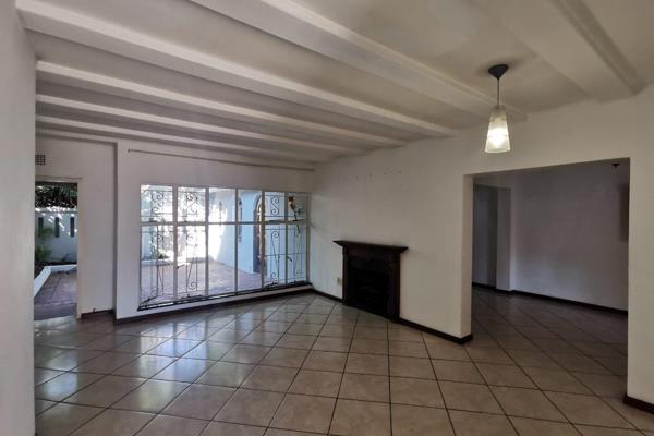 Two Bedroom Duplex walking distance to Fairland Spar.
This spacious 2 Bedroom duplex is ideal if you are looking for space offering 2 ...