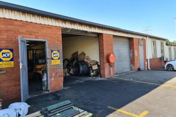 Kopp Commercial is pleased to offer this industrial unit to let in Phoenix Industrial Park.
- GLA 112m2
- Double Volume Height
- Roller ...