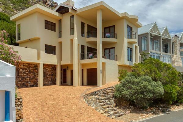 This 4 bedroom, modern, north facing home is designed for an easy lifestyle with amazing views from every window -with the ocean ...