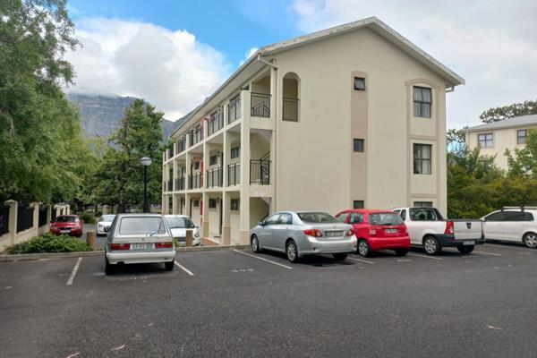 This spacious apartment is situated on the ground floor of Rondebosch Oaks, close to UCT and on the Jammie Shuttle route.  The large ...