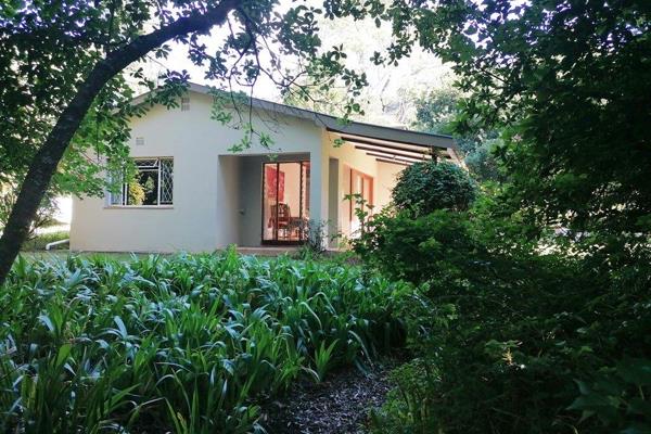 MAIN HOUSE
IBR roofing, insulated with isotherm, with brick and plaster walls and cobbled stone chimney breast. Wooden window frames ...