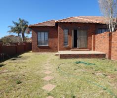 Townhouse for sale in Mooikloof Ridge