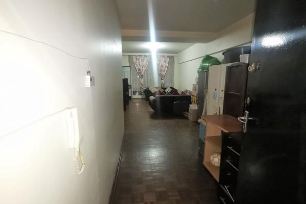 Here we have a huge and well maintained 128sqm apartment that comes complete with 3 ...