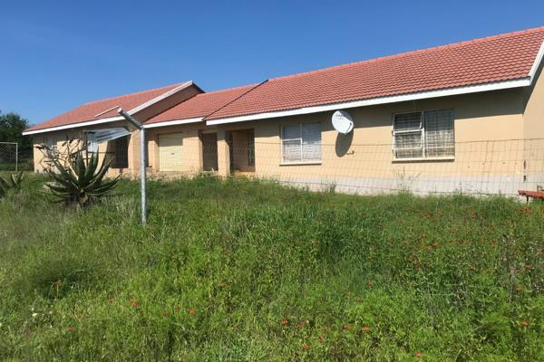 Very nice plot in kalkfontein with four houses.
Each house has 2 bedrooms, 2 bathrooms, lounge open plan to kitchen, single garage. ...