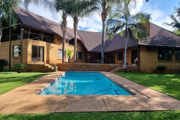 Modern 5 bedroom plot in Kameelfontein Estate, Newly renovated with roof, new bathrooms, landscaped Garden, Living areas walking out ...