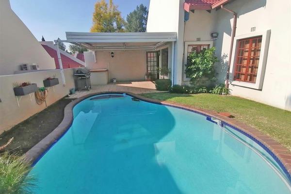 This beautiful complex is situated in the heart of Bryanston close to N1, Witkoppen, William Nicol and community shopping ...