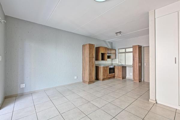 A modern, secure lockup and go!
This unit comprises a neat, open-plan kitchen with modern cupboards and granite tops, a lounge, and a ...