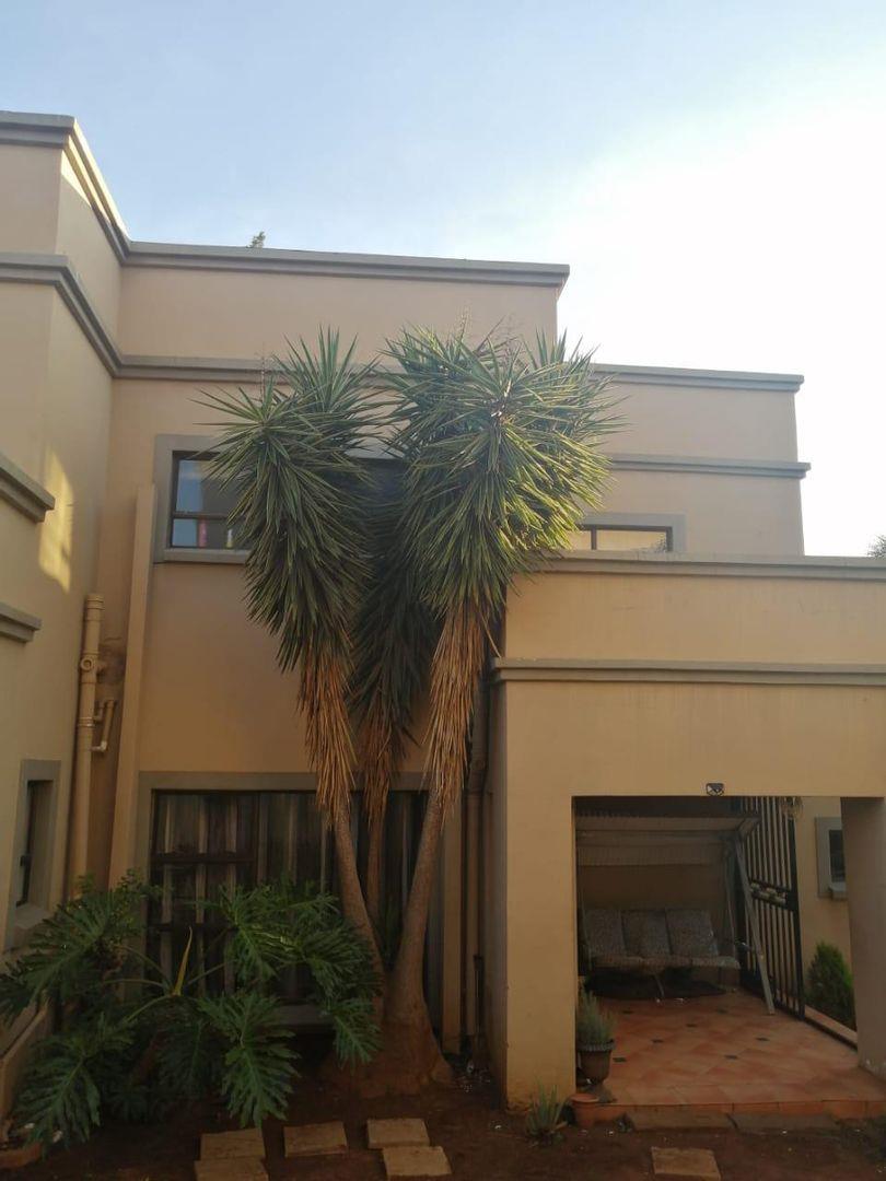 3 Bedroom Townhouse for sale in Erasmia P24109518478