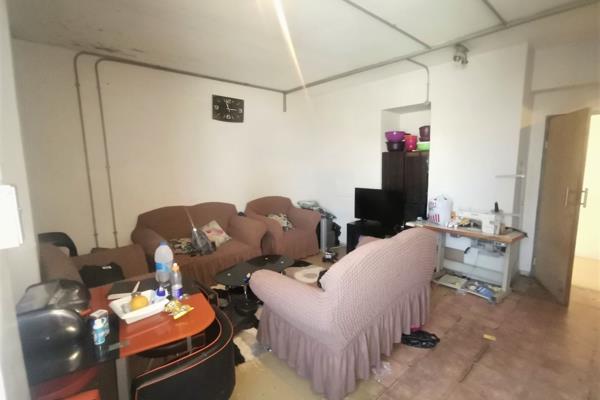 Here we have a 57 sqm one bedroom with a fitted kitchen, bathroom and toilet. 

The flat ...