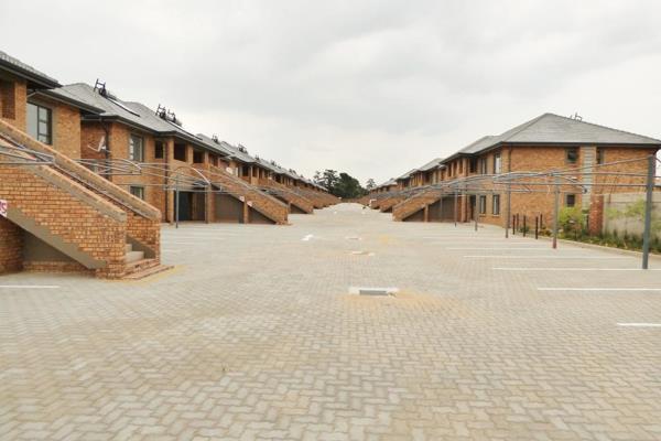 Beautiful apartment in Ravenswood, Boksburg at R 995000

New Large unit - 3 Bedroom 2 Bathroom with excellent finishes.

Fully fitted ...