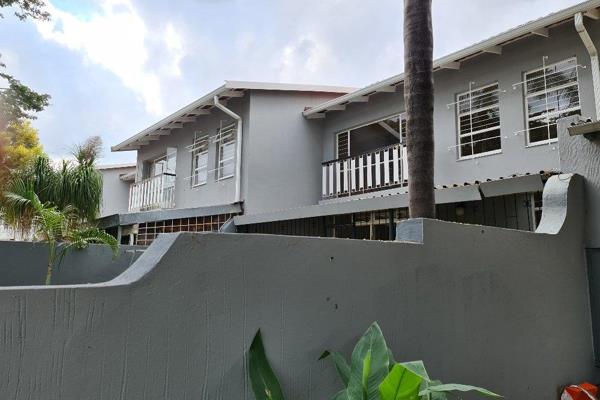 This lovely townhouse in secure complex, is ideal for your family!

This property includes: 
•	3 Bedroom 
•	2.5 Bathroom ...