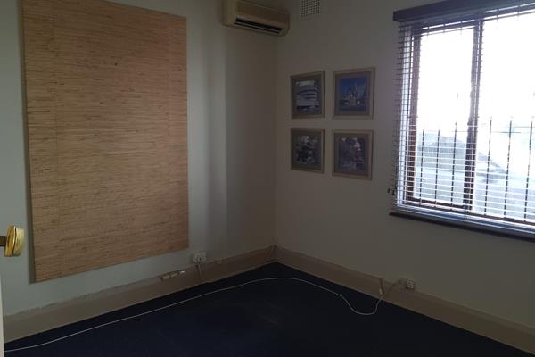 UPPER GLENWOOD
GROUND FLOOR
Five roomed apartment
Parking 
Opposite the Glenwood Spar
Immediate Occupation !



Availability: ...