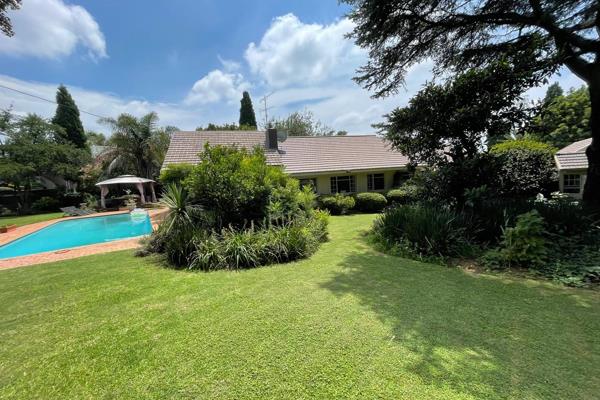 This house will appeal to any renovator with vision. A 4 bedroomed home with a cottage situated on a 2270 Sqm stand. This property has ...