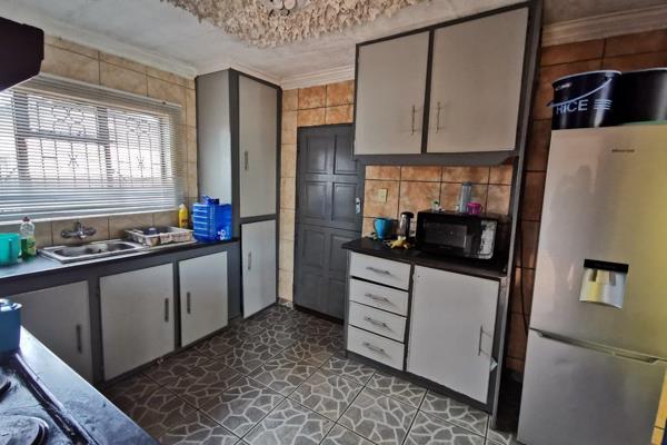 Located in a nice and quiet area in extension 17, Mokopane. This Property is ideal for a first time buyer and holds a lot of potential. ...