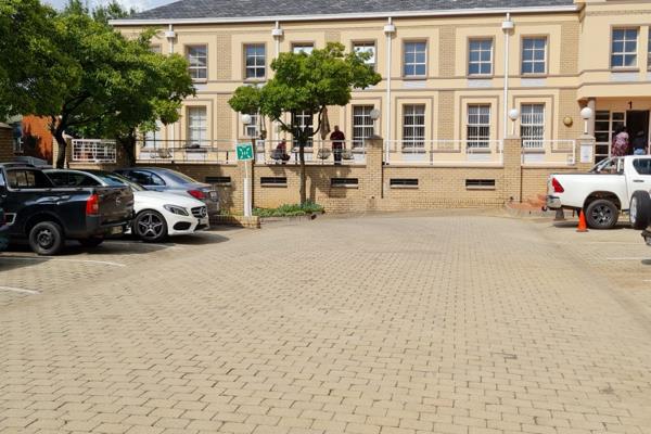 Located within an access-controlled office complex, this 133 m2 office space is available immediately at a rental rate of R85/m2. The ...