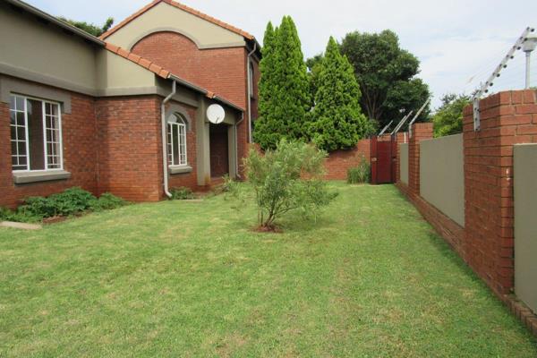 This unit offers:
2 bedroom
2 bathroom
2 garage
living area
dining area
open plan kitchen
enclosed large garden
security ...