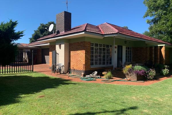 Renovated home with 3 Bedrooms, 3 Bathrooms, braai area and more. 24 hour response ...