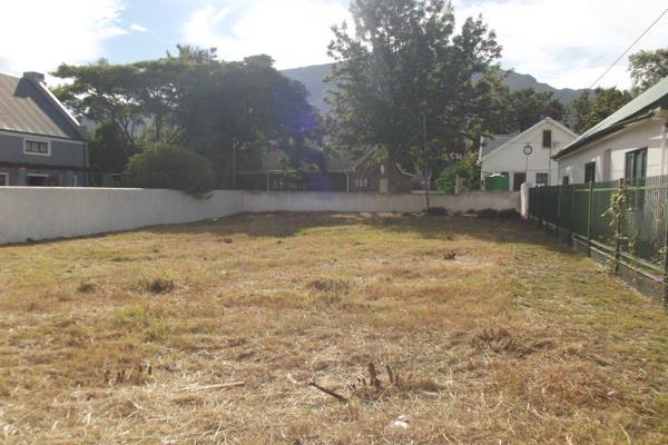 This lovely plot of 558sqm with a scenic mountain view is surrounded by established homes and is only minutes away from the center of ...