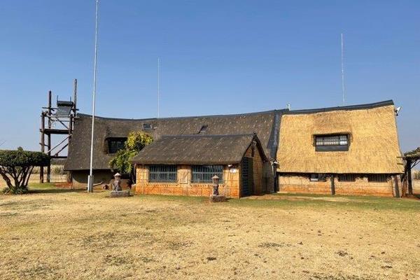 This neat small holding offers a large 6 bedroom home with a thatch roof, pecan nut trees, various other fruit trees and closed camps ...