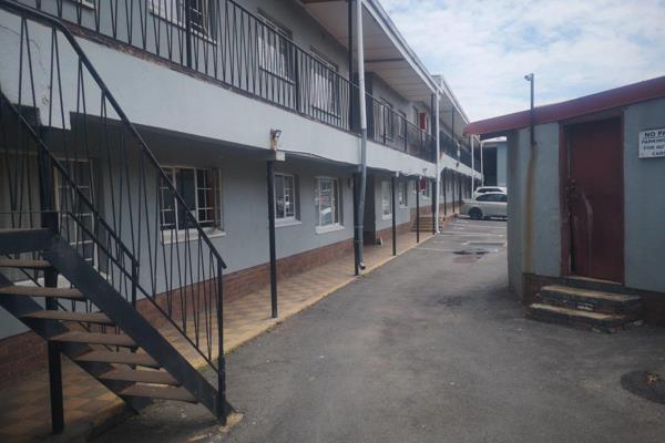 This ground floor unit in a decent block of flats in Wychwood area of Germiston has 2 ...