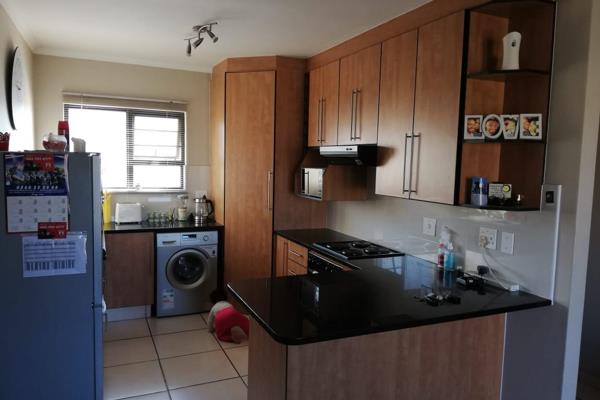 Upmarket 2 bedroom apartment - upstairs unit in Gonubie

1 bathroom (shower and bath). ...