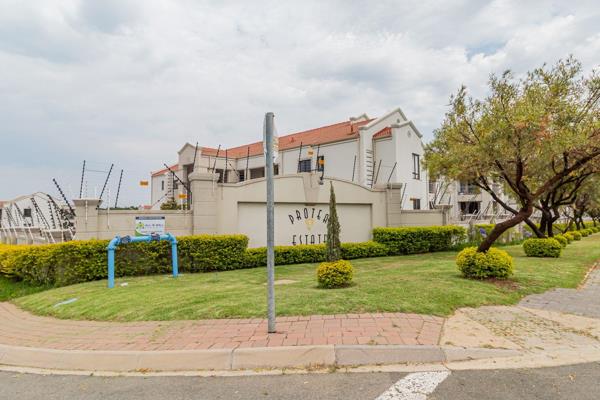 Priced to sell!! Don&#39;t miss out

Executive 2 Bedrooms, 1 bathroom for sale in Protea Estate (Sugarbush Village),  Noordwyk. This ...