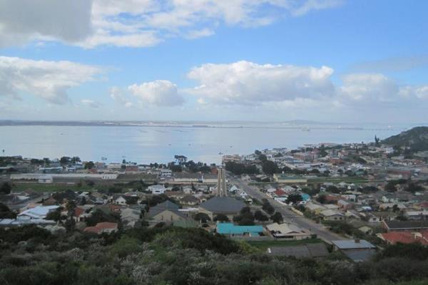 This lovely plot situated against the hill in Saldanha Heights, has great views of the ...