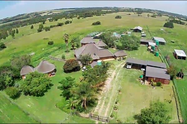 This 44-hectare Gem between Rayton and Pretoria is a mere 30-40 minutes’ drive from Pretoria!  Easy access and enormous potential.  The ...