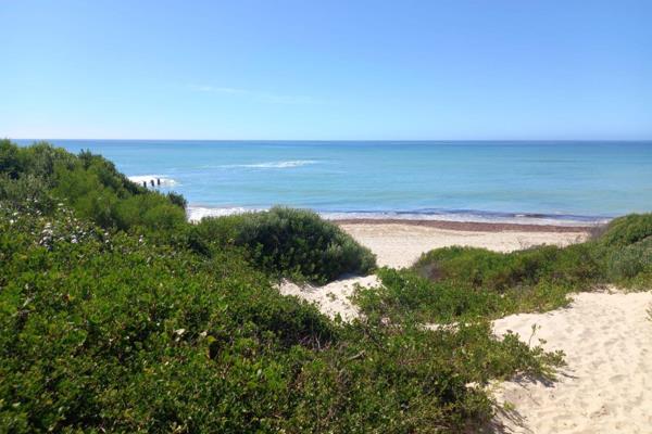 Stand located in a quiet cul-de-sac.
Just a few steps to the unspoiled beaches of Paradise Beach.
Lovely permanent beach and sea ...