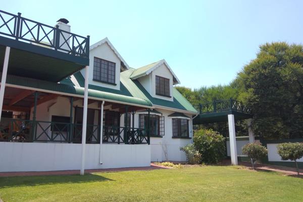 This stunning Property on the Vaal River in a quite secure complex is the property not to miss. 

This home offers you the ...