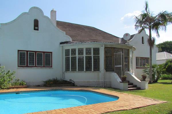 Modimolle: This Cape Dutch style home was kept in its original character with its Origan Pine floors, window frames, pressed ceilings ...