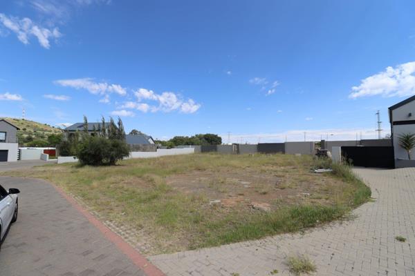 Are you looking for a safe upmarket and secure security complex to build your own home? Look no further. Come and see this vacant plot ...