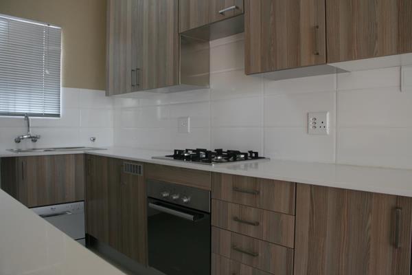 Stunning , modern 1Bed x 1Bath unit - ideal for single professional or couple. 

No agents please

Hampton Court is one of the most ...