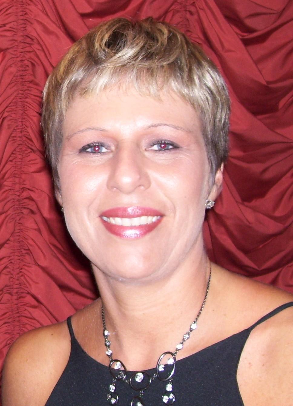 Agent profile for Elmarie Ras