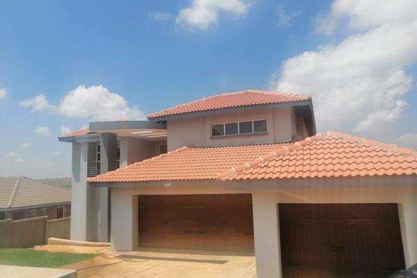 This double storey house is newly built in a safe, secure and small complex with views to die for.  The house offers 5 bedrooms and an ...