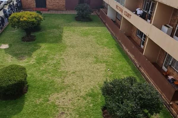 In the Heart of Boksburg Town.  
Close to everything as well as transport.

This is ideal for investors, single person or ...